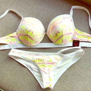 Victoria Secret bikini set 36DD/Large NWT